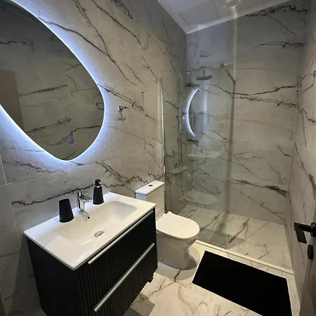 Апартаменты Breezy Sea View